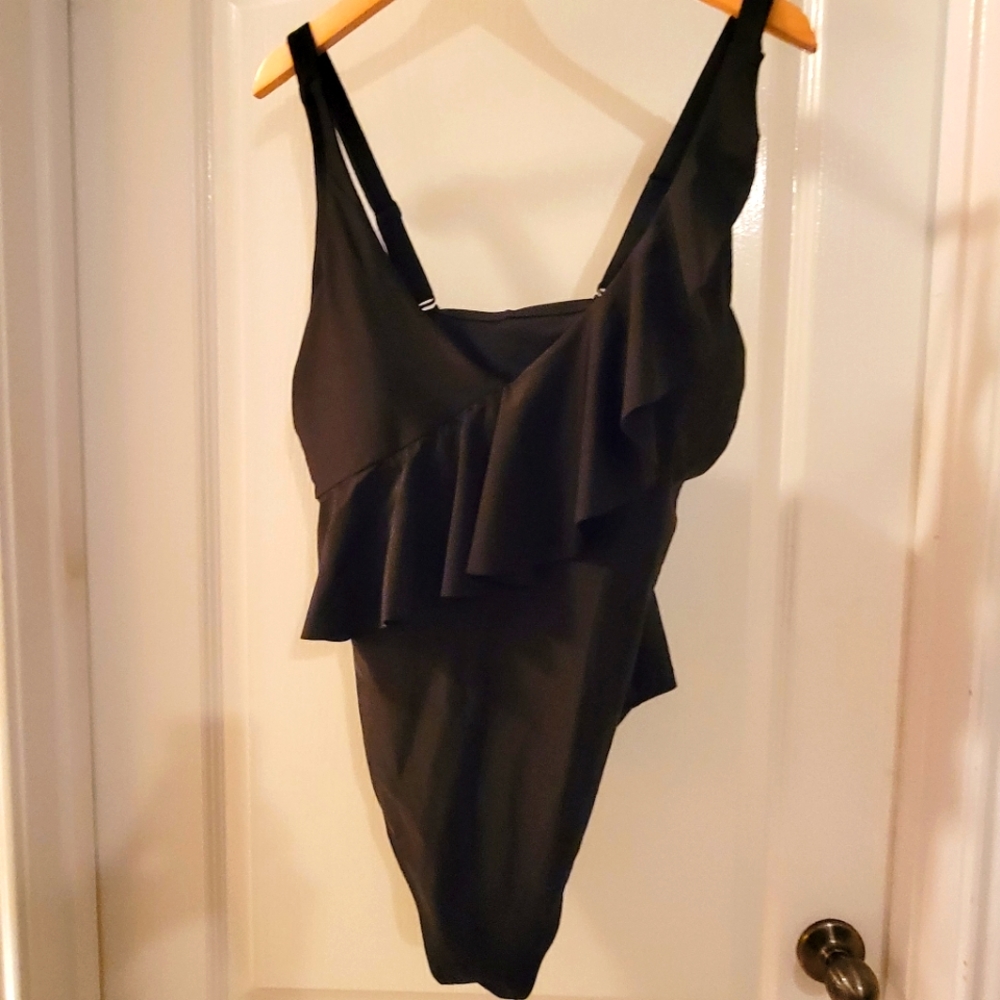 NWOT Target ruffled plus size bathing suit